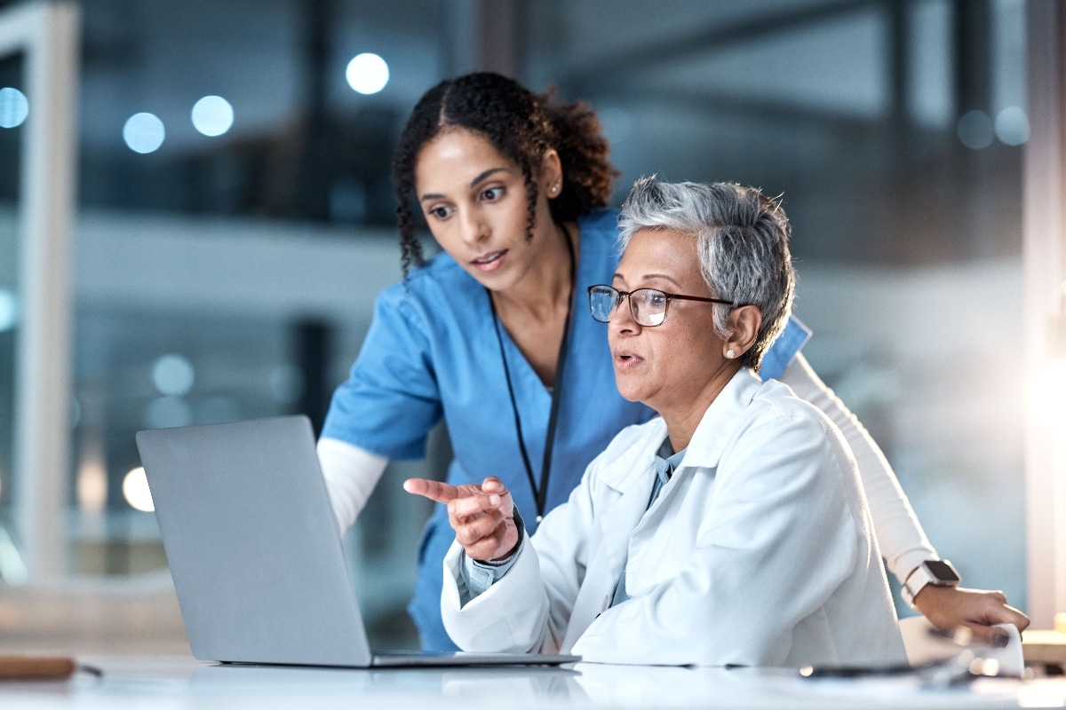 Clinicians examine medical record errors in electronic records.